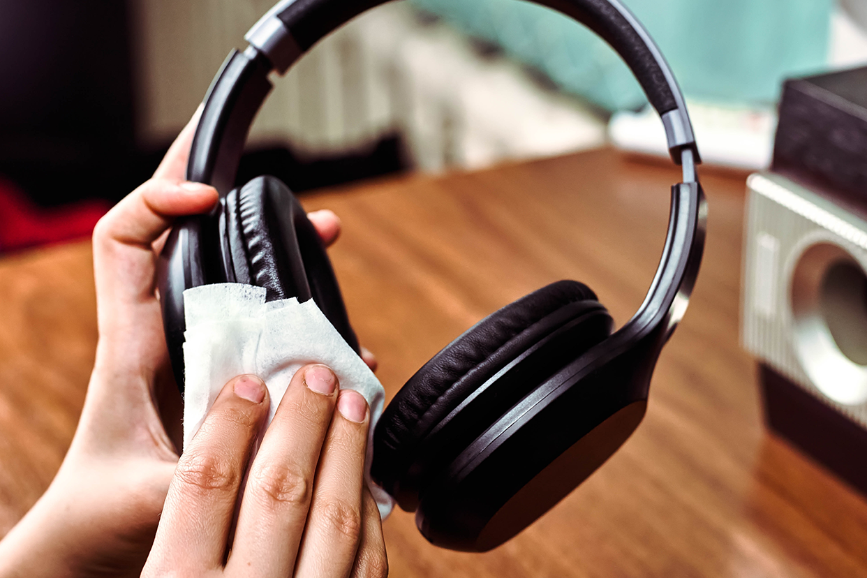 5 Headphones FAQs Answered Only For You Croma Unboxed 5-headphones-faqs-answered-only-for-you-croma-unboxed